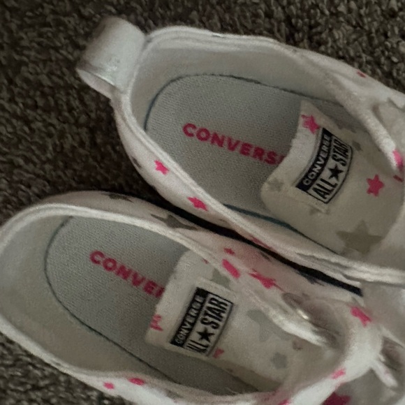 Girls converse - Picture 2 of 4